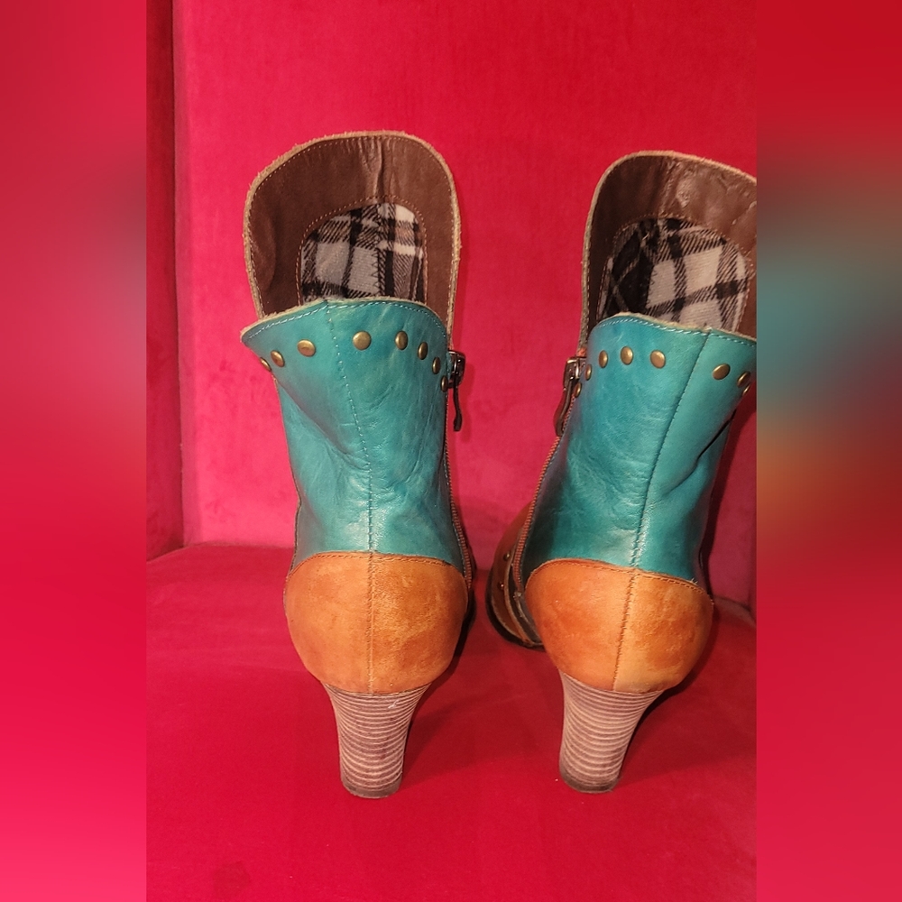 L'Artiste by Spring Step Quiddity Teal & Tan  Ankle Boots Studded NWT 👍 - Picture 6 of 7